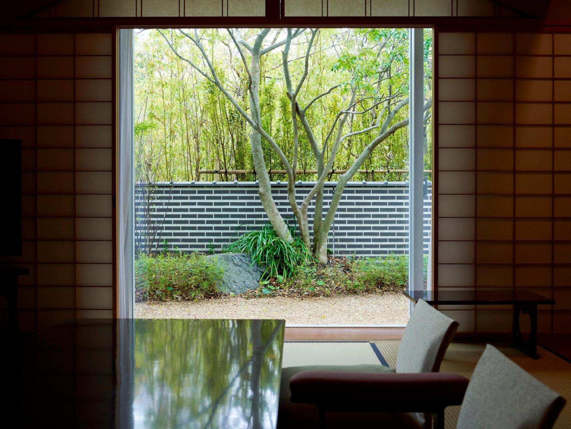 The Prince Park Tower Tokyo - Preferred Hotels & Resorts, Lvx Collection Esterno foto A view of the garden from the living room