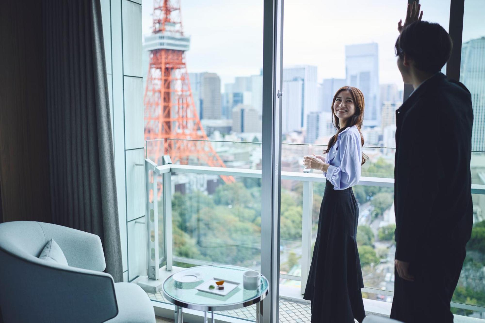 The Prince Park Tower Tokyo - Preferred Hotels & Resorts, Lvx Collection Esterno foto A Japanese woman in a business casual dress